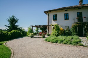 Front of property - I Grilli (Castagnole delle Lanze)