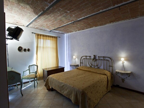 Unclassified image, 1 of 37, button - I Grilli (Castagnole delle Lanze)