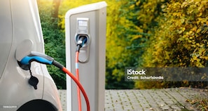 Electric vehicle charging station