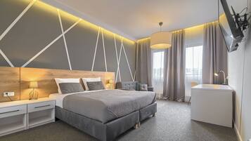 Deluxe Double Room | Desk, laptop workspace, blackout drapes, cribs/infant beds