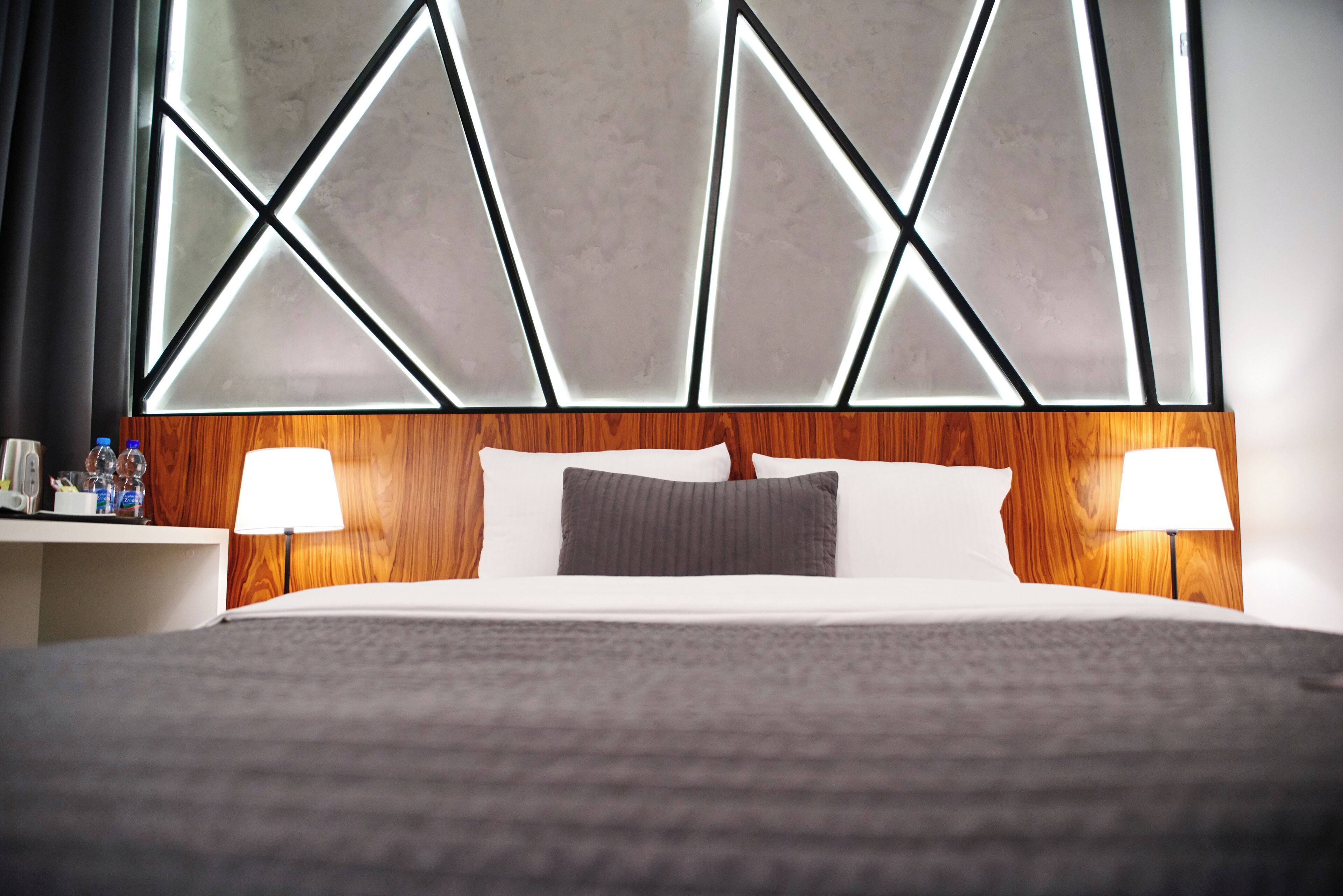 Habitación doble Deluxe | Escritorio, espacio para trabajar con laptop, cortinas blackout y cunas 