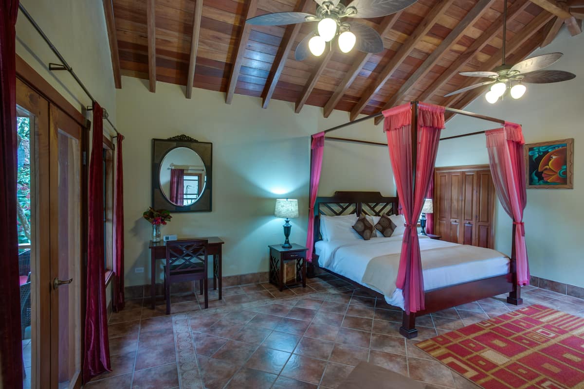 1 chambre, literie de qualité, lit avec matelas à plateau-coussin