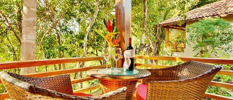 Breakfast, lunch, dinner served; local and international cuisine