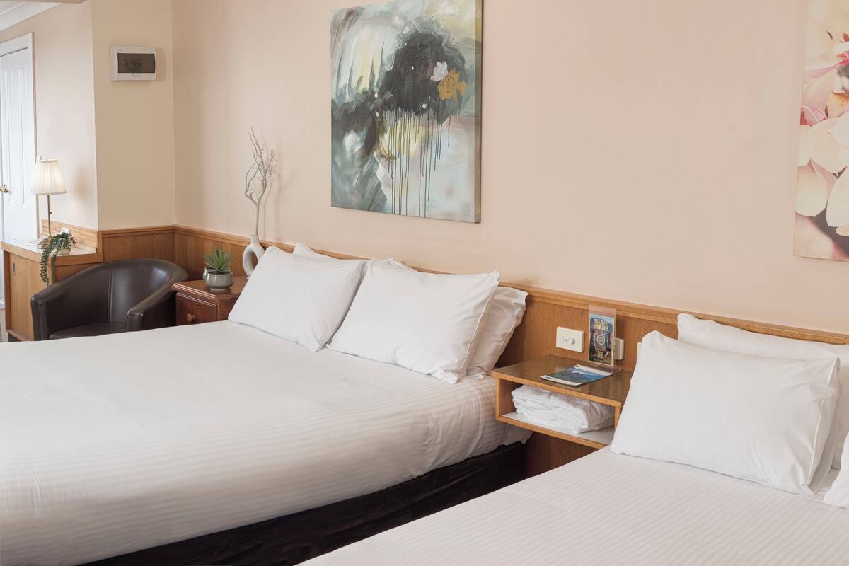 Superior Twin | Premium bedding, minibar (free items), desk, laptop workspace