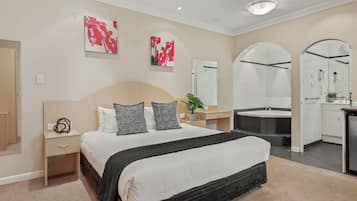 Ropa de cama de alta calidad y minibar con artículos gratuitos