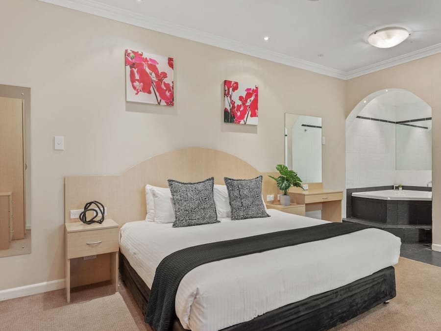 Svit (King SPA) | Sängtillbehör av högsta kvalitet och gratis produkter i minibar