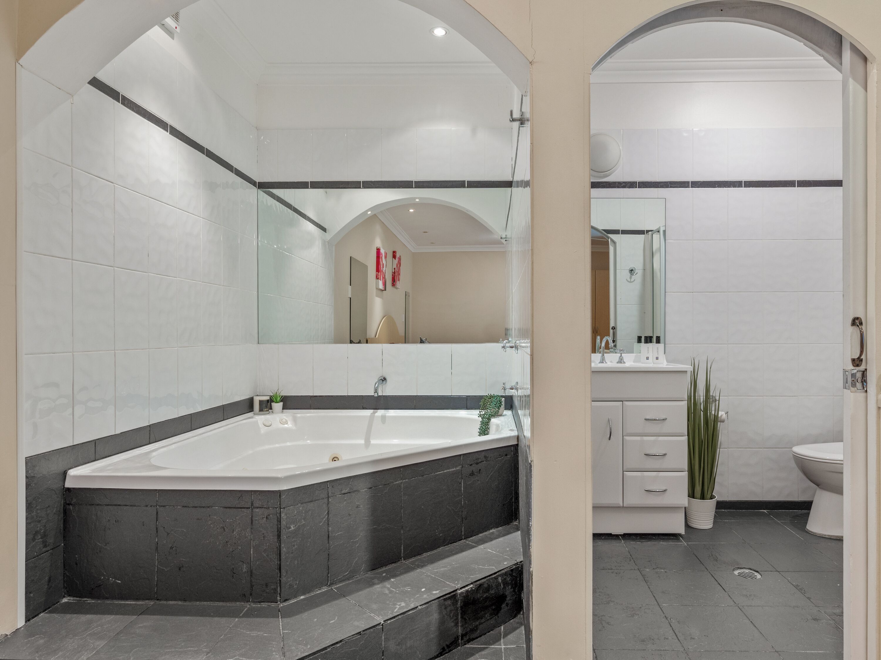 Suite (King SPA) | Bad | Dusj, toalettartikler (inkludert), hårføner og håndklær
