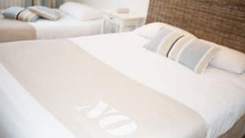Phòng 3 | Nệm Select Comfort, bàn, màn/rèm cản sáng, phòng cách âm
