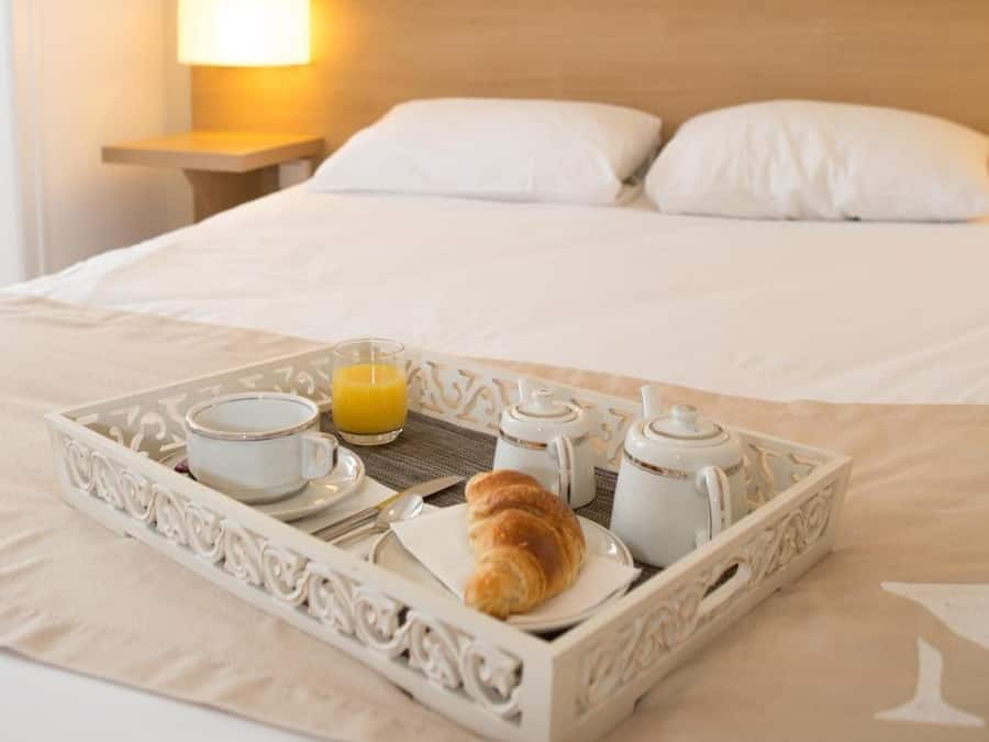 Select-Comfort-Betten, Schreibtisch, Verdunkelungsvorhänge