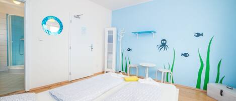 Double Room, Ensuite | In-room safe, iron/ironing board, rollaway beds, free WiFi