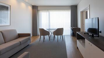 Suite, Sea View | Minibar, in-room safe, desk, soundproofing