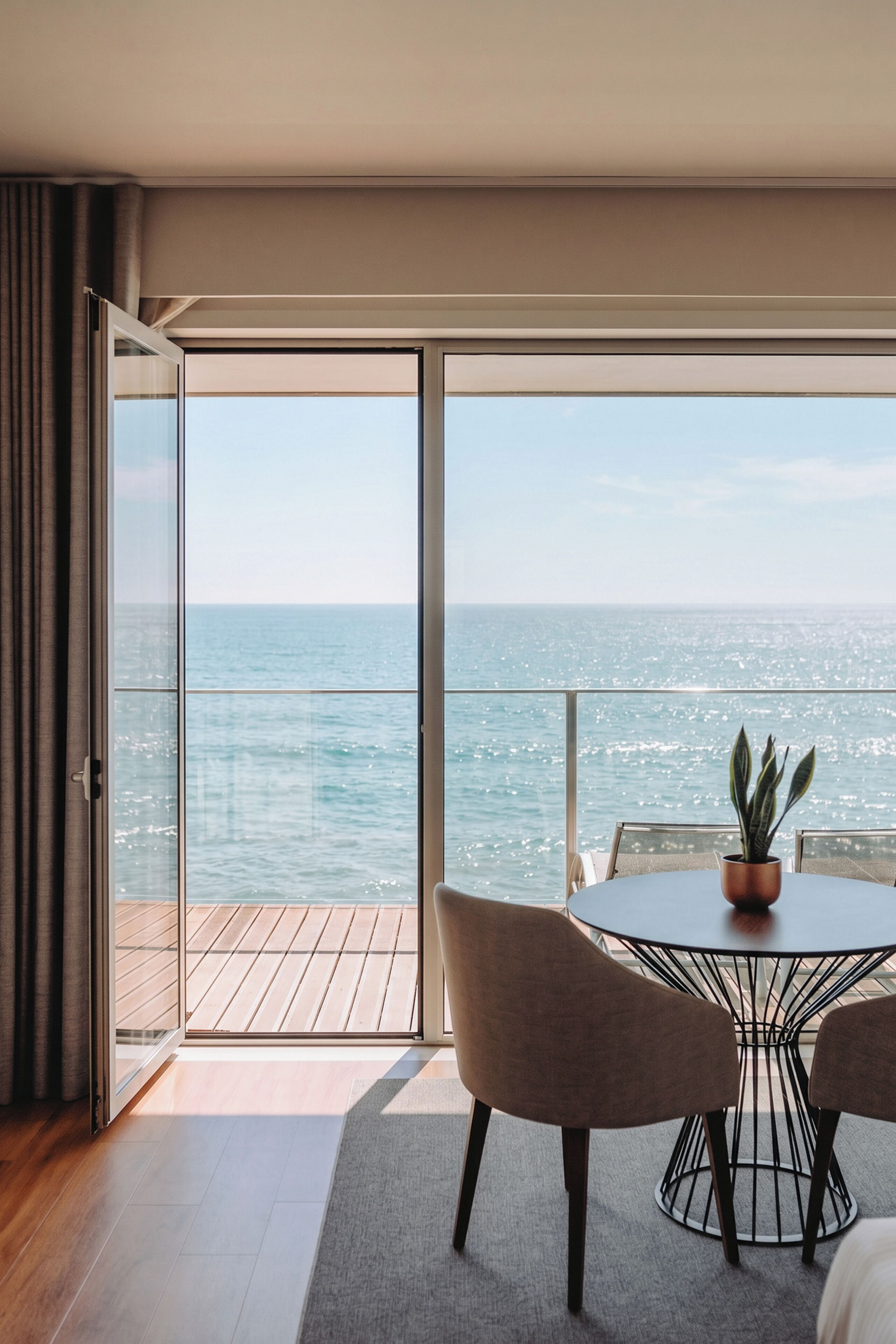 Habitación con 2 camas individuales, vistas al mar | Vistas del balcón