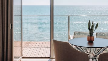 Habitación con 2 camas individuales, vistas al mar | Vistas del balcón
