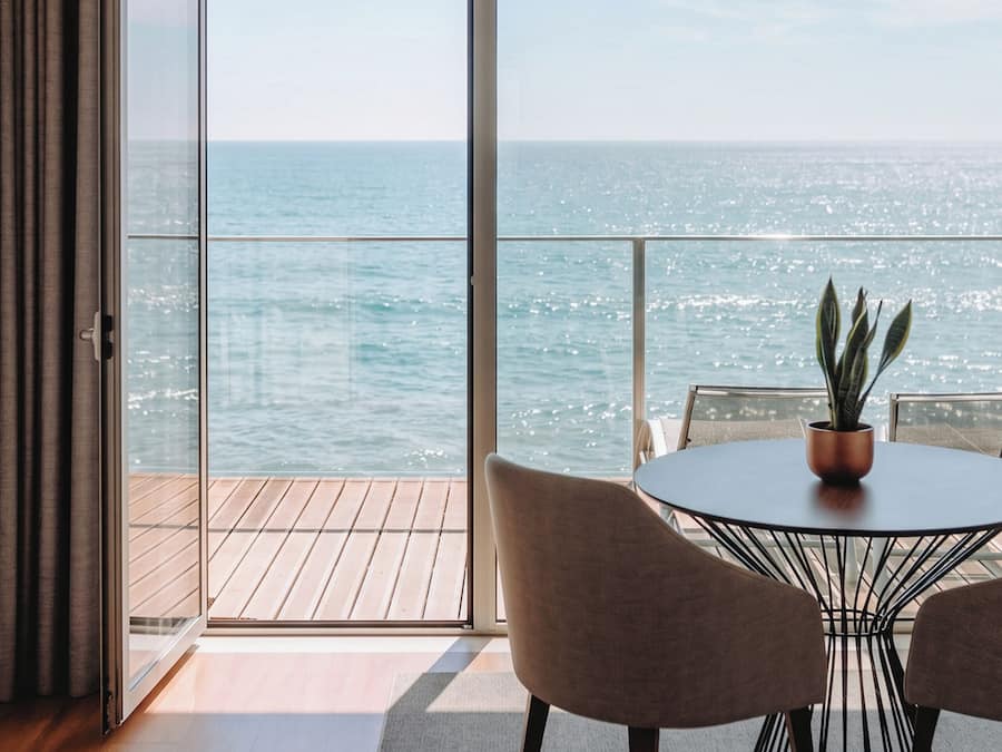 Quarto duplo, vista para o mar | Vista da sacada