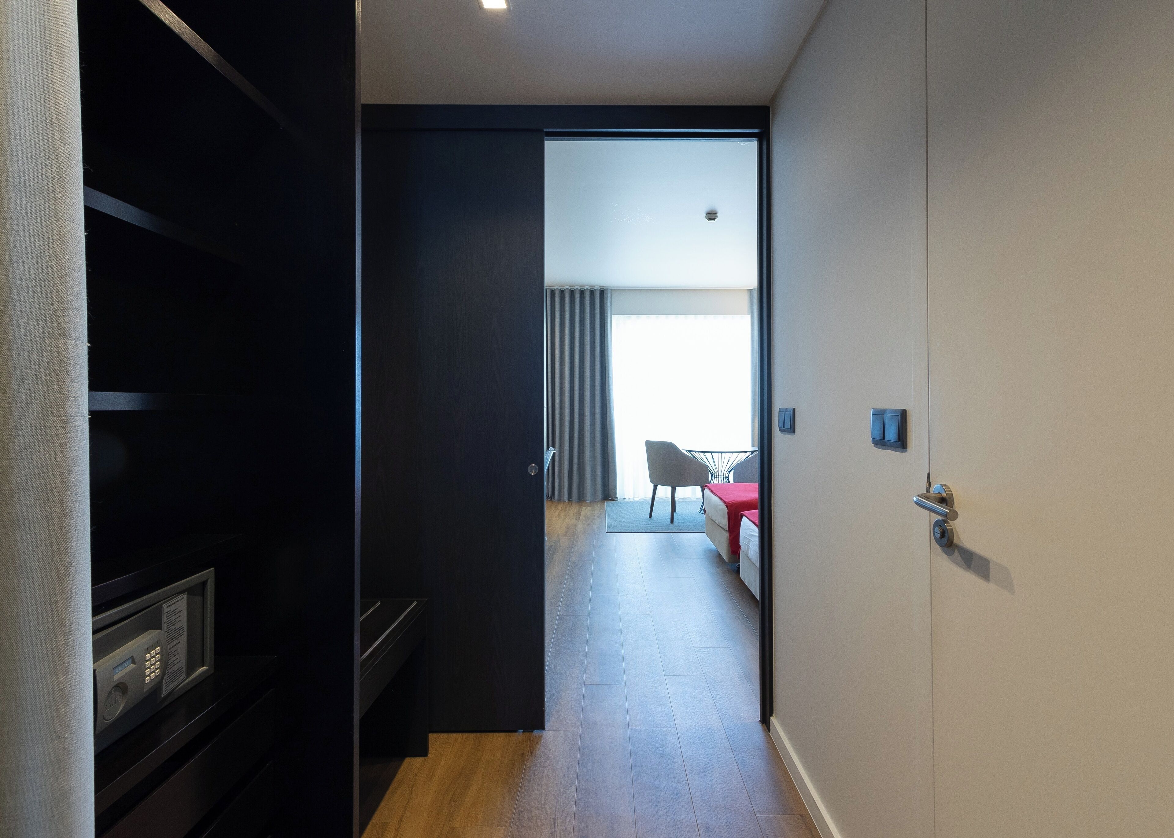 Junior Suite, Mountain View | Minibar, in-room safe, desk, soundproofing