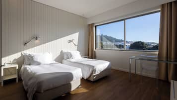 Habitación con 1 cama doble o 2 individuales, vistas a la montaña | Vistas a la montaña