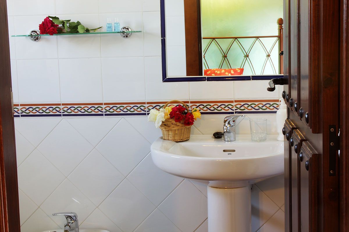 double room | bathroom sink