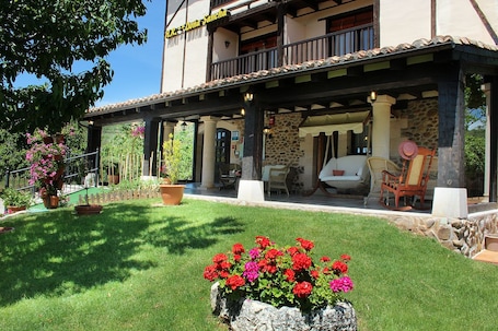 Exterior. Doña Sancha