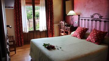 Double Room | Minibar, in-room safe, desk, laptop workspace