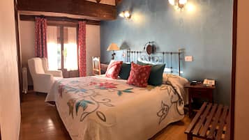 Minibar, in-room safe, desk, laptop workspace