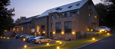 Façade de lâhĂ©bergement - soirĂ©e/nuit