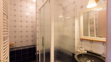 Shower kamar mandi
