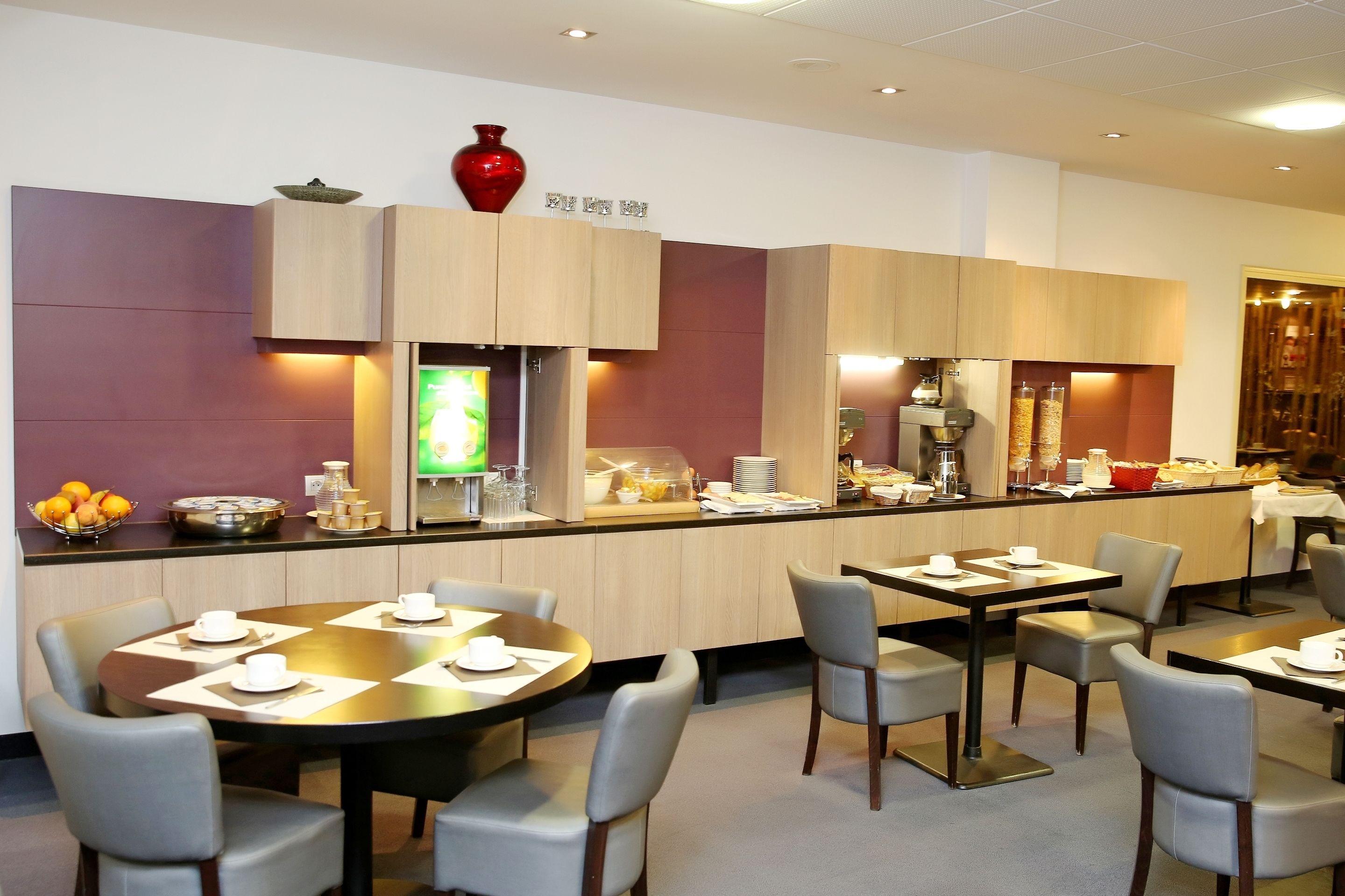 Desayuno buffet (EUR 14 por persona) 