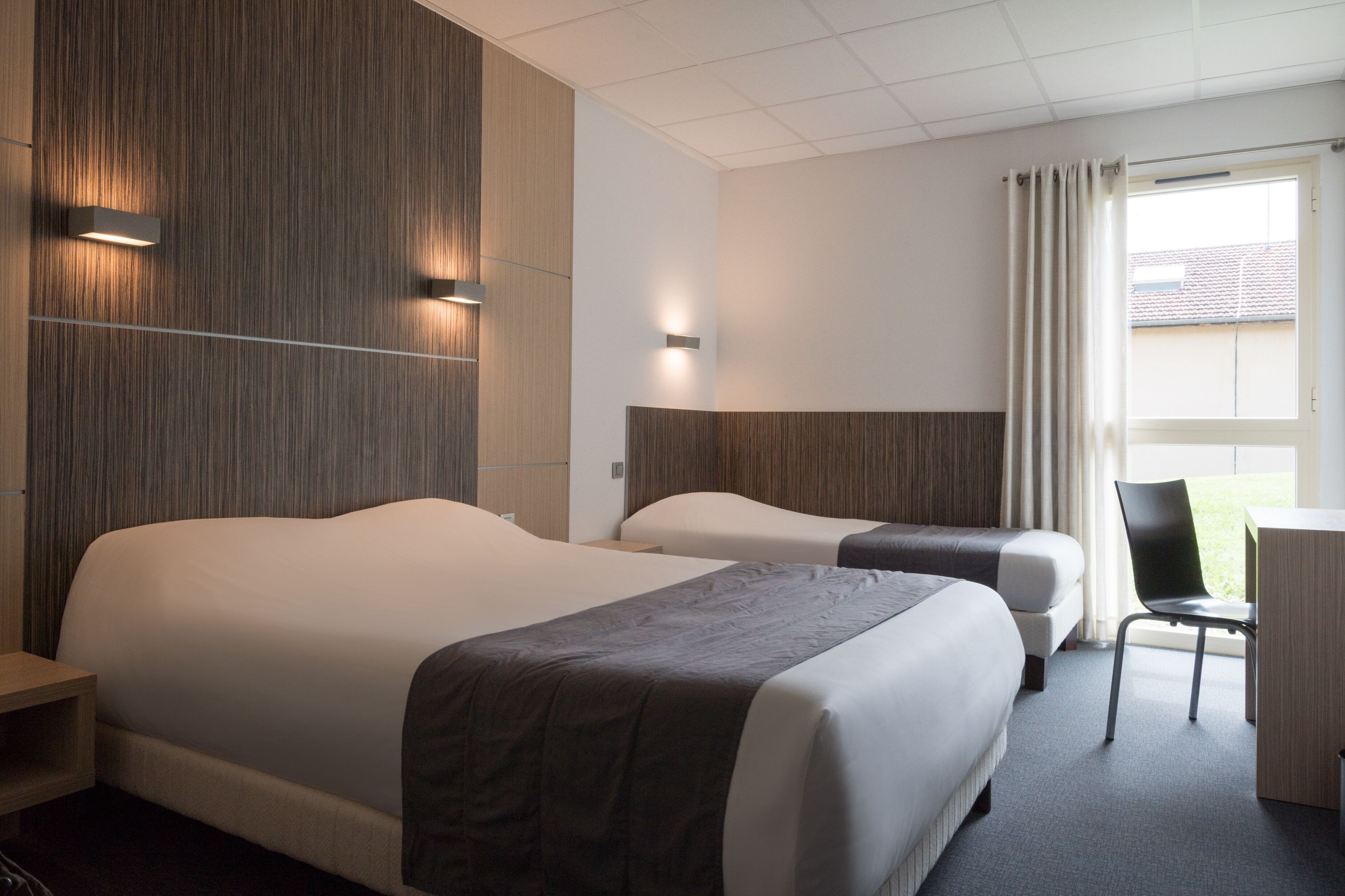 comfort triple room, 1 bedroom | desk, laptop workspace, blackout curtains, iron/ironing board