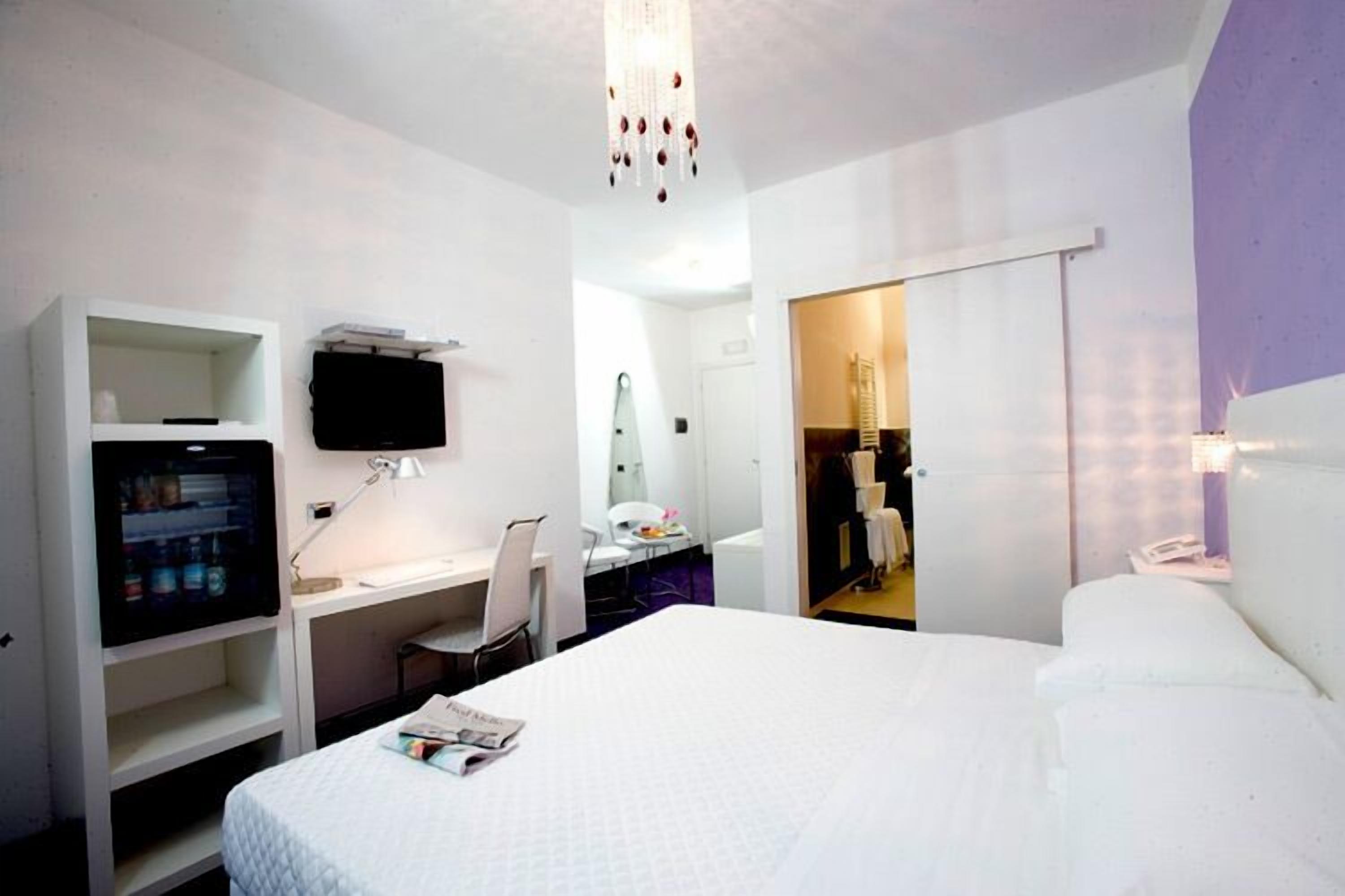 superior double room | minibar, in-room safe, desk, soundproofing