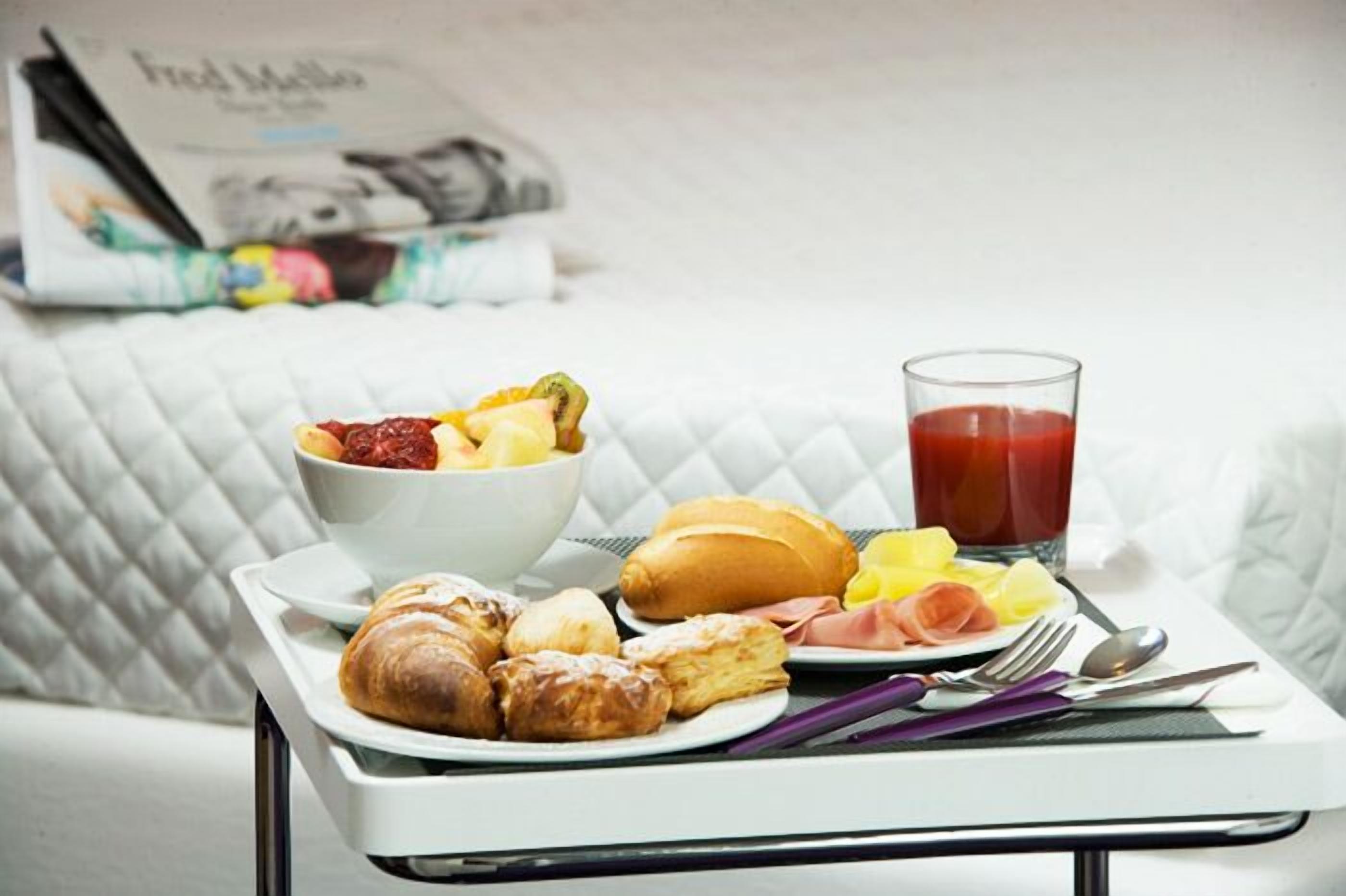 minibar, in-room safe, desk, soundproofing