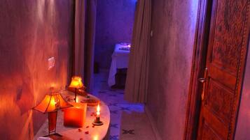 Hot tub, steam room, Turkish bath, body treatments, body scrubs, facials