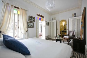 Egyptian cotton sheets, premium bedding, in-room safe - Riad  Emotion (Essaouira)