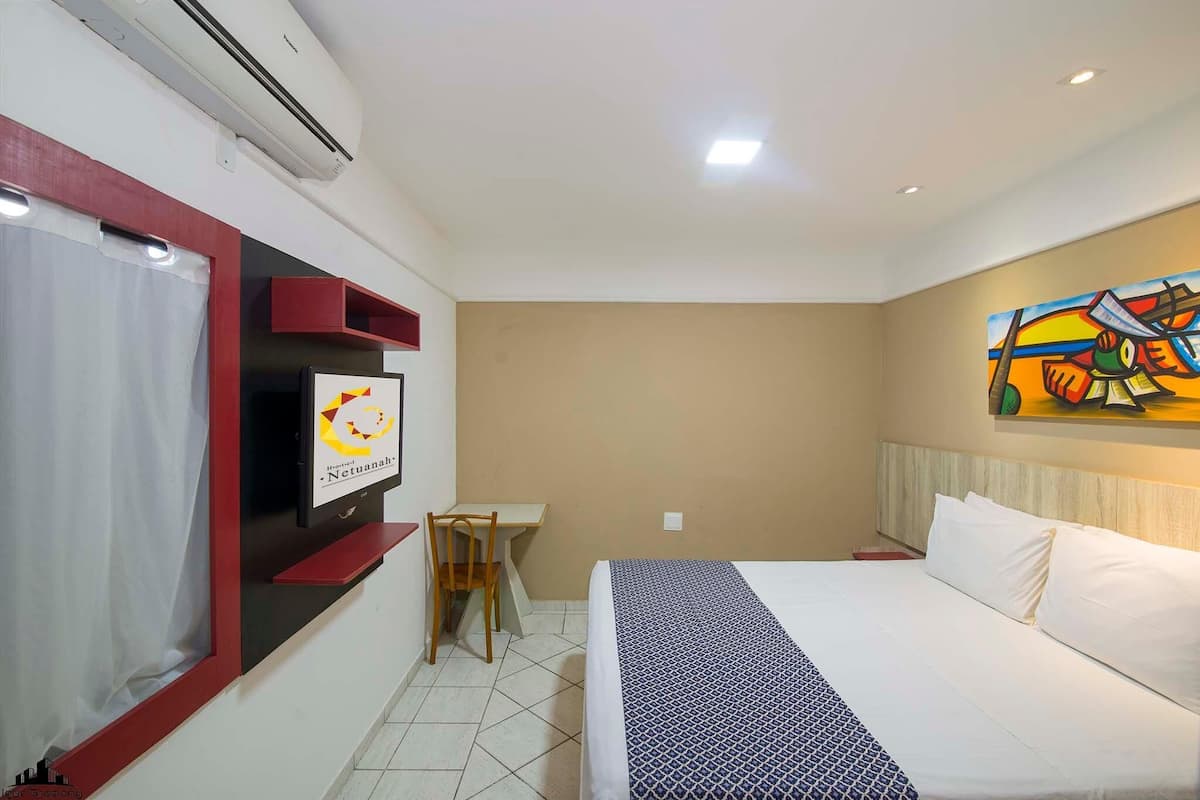 1 dormitorio, minibar, escritorio y cortinas opacas
