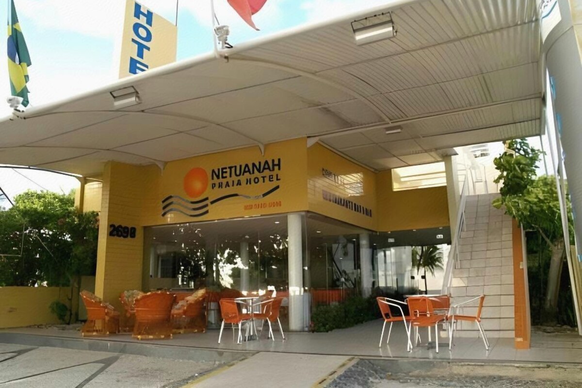 Outdoor dining | Lunch and dinner served