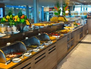Lunch and dinner served  - Netuanah Praia Hotel (João Pessoa)