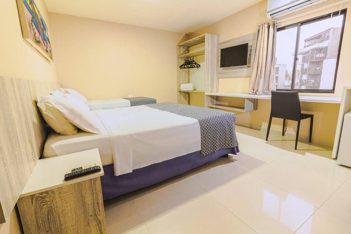 1 slaapkamer, een minibar, een bureau, verduisterende gordijnen