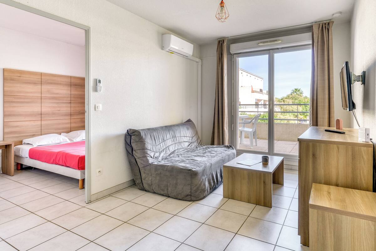 Iron/ironing board (on request), WiFi (free)