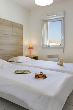 Appartement Standard, 2 chambres, climatisée vue piscine 6 personnes | Fer et planche à repasser, accès au Wi-Fi (inclus)
