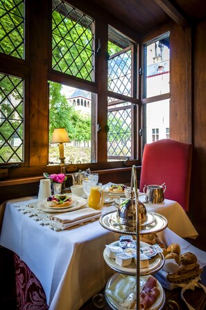Petit déjeuner buffet compris
