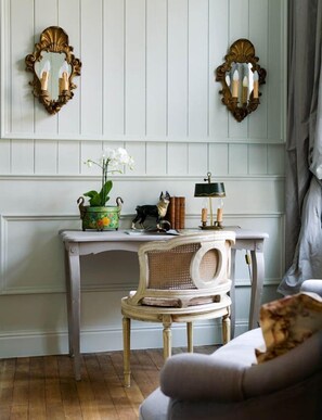 Executive Suite | Living area