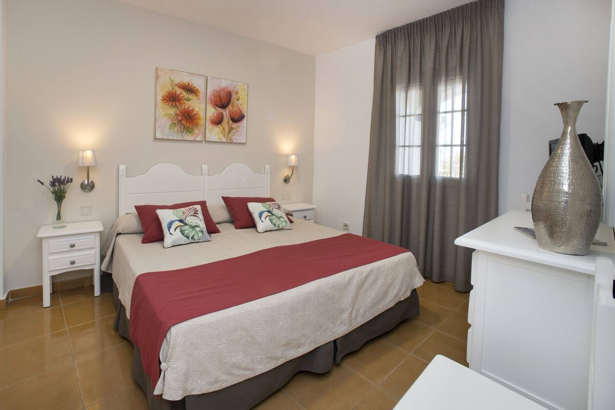 Appartement, 1 slaapkamer (2 adults + 2 children) | Een strijkplank/strijkijzer, gratis wifi, beddengoed