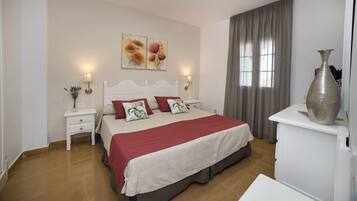 Apartment, 1 Schlafzimmer (2 adults + 2 children) | Bügeleisen/Bügelbrett, kostenloses WLAN, Bettwäsche
