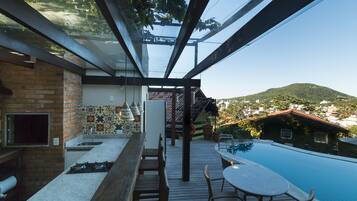 Bar à beira da piscina