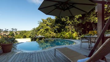 2 outdoor pools, sun loungers