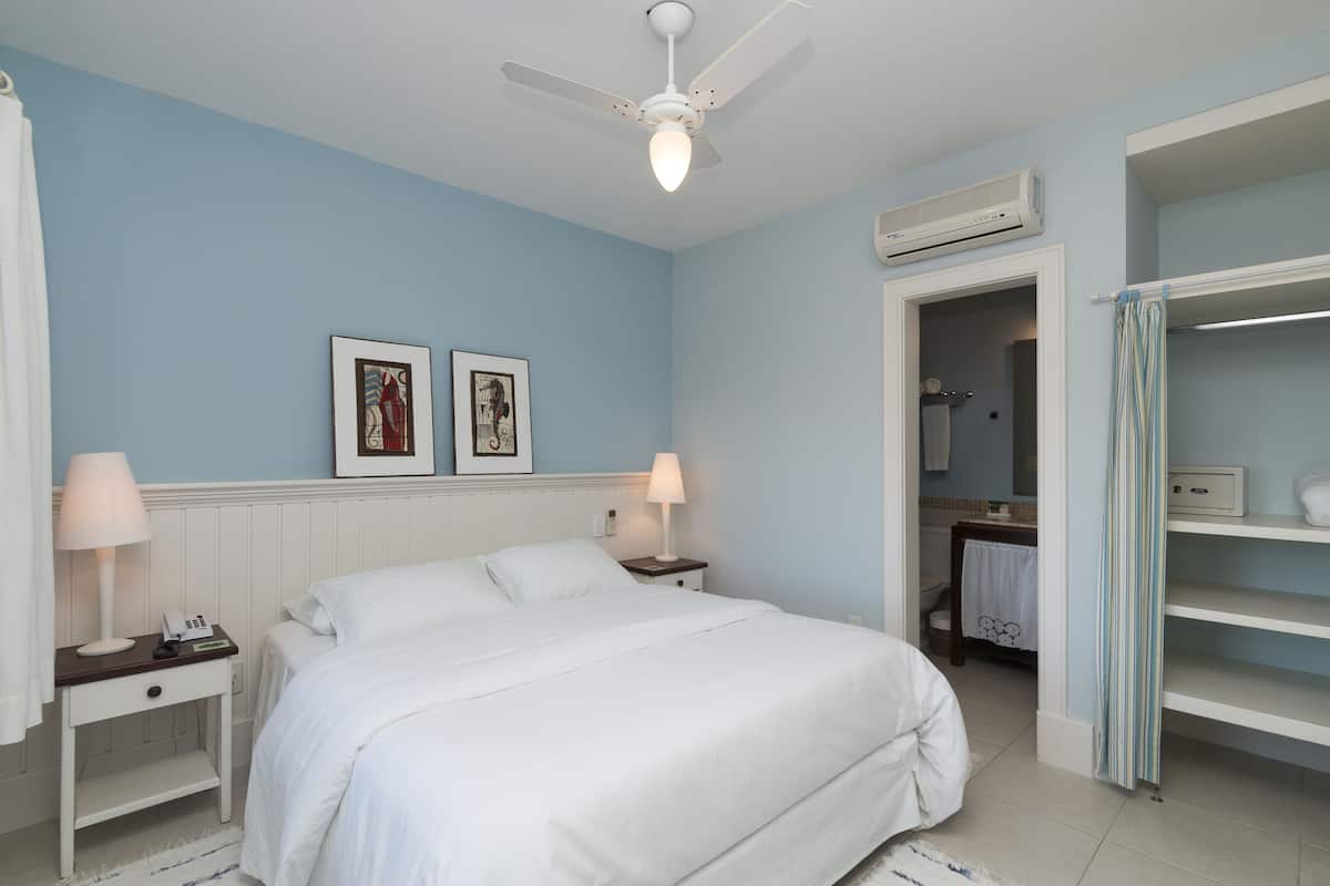 Hochwertige Bettwaren, Minibar, Zimmersafe, BĂŒgeleisen/BĂŒgelbrett