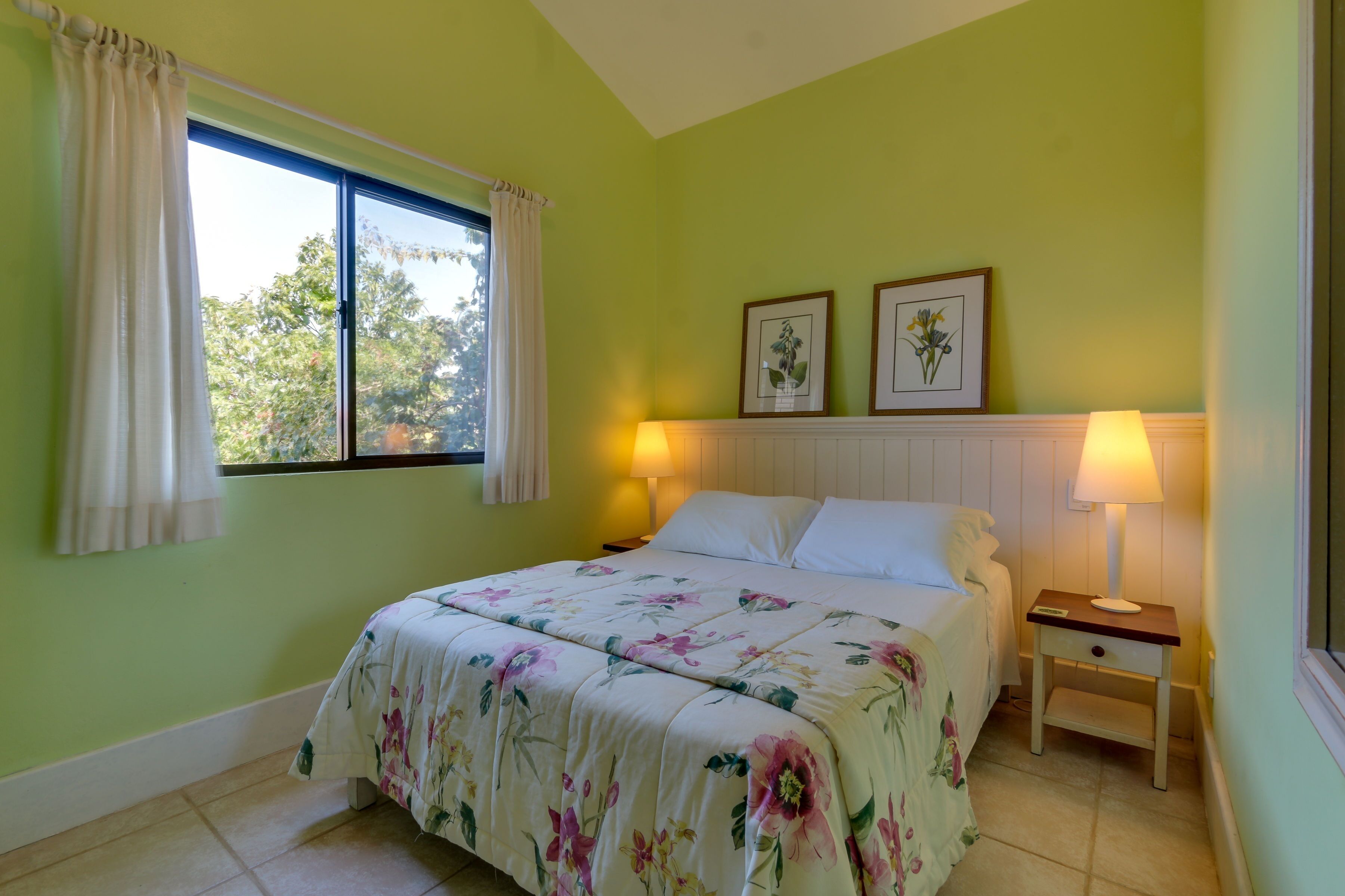 Dúplex Deluxe, 2 habitaciones, balcón | Minibar y caja de seguridad en la habitación 