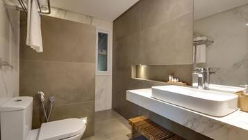 Luxury Duplex, 2 Bedrooms, Balcony | Bathroom