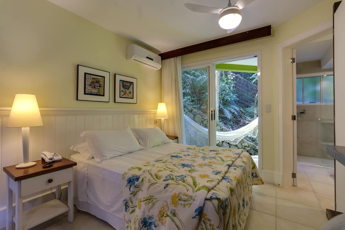 Suite Deluxe | Minibar y caja de seguridad en la habitación