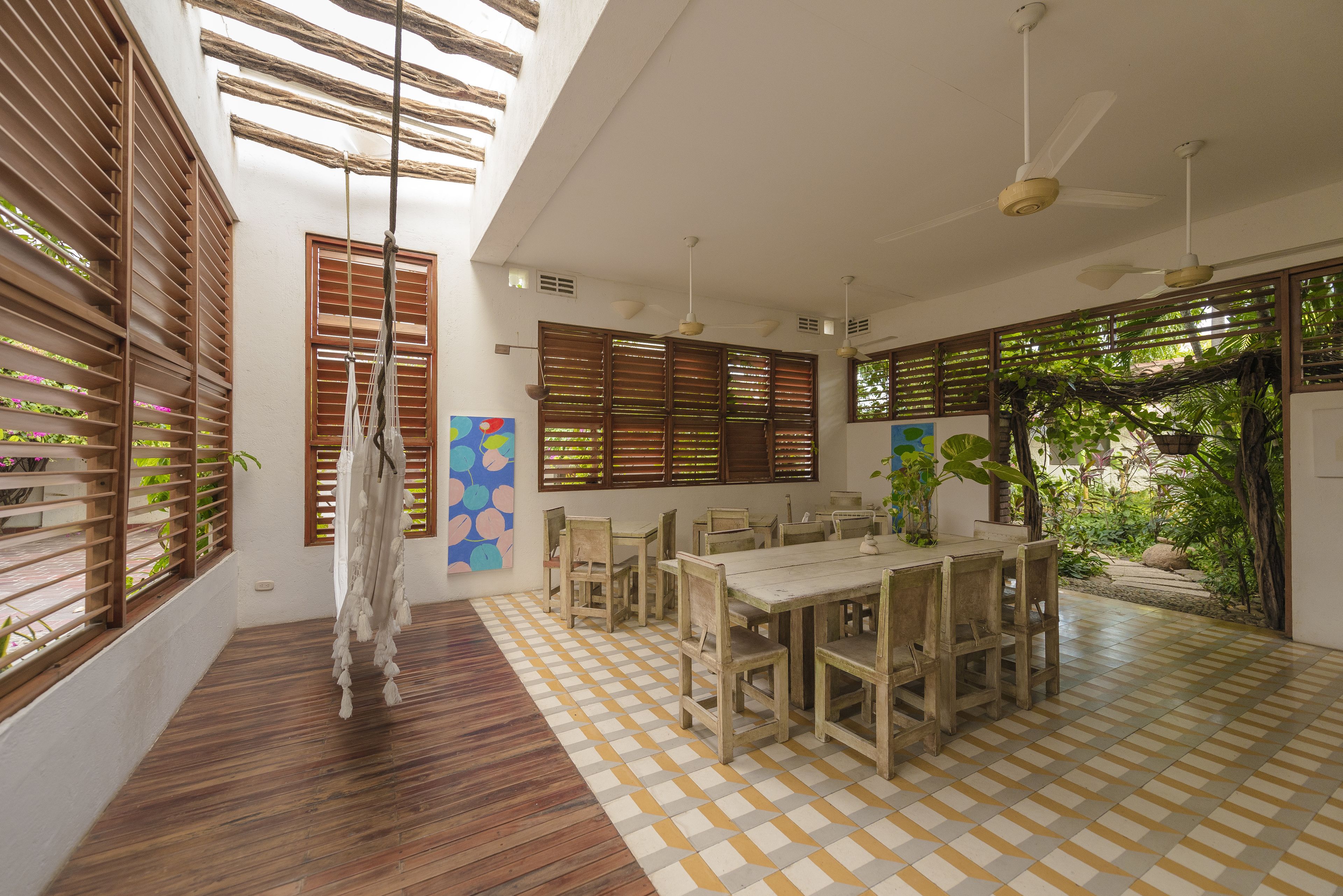 free daily full breakfast