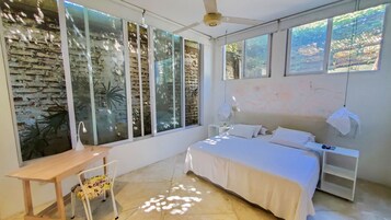 标准房 | 高档床上用品、Select Comfort 床、迷你吧、客房内保险箱